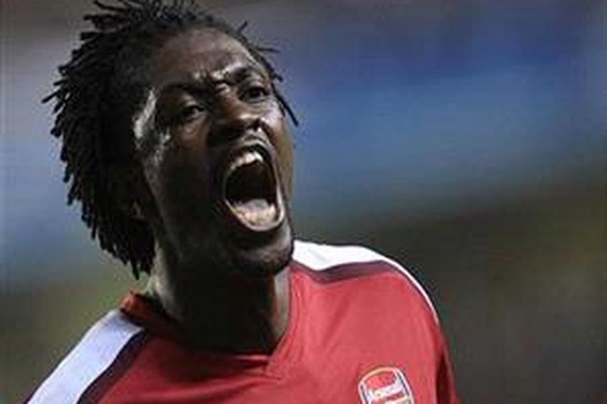 Emmanuel Adebayor, gol indahnya tak begitu memikat hati Marcos Senna.