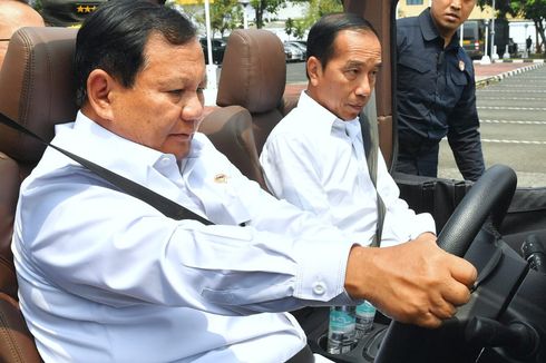 Jokowi Disopiri Prabowo Saat Naik 