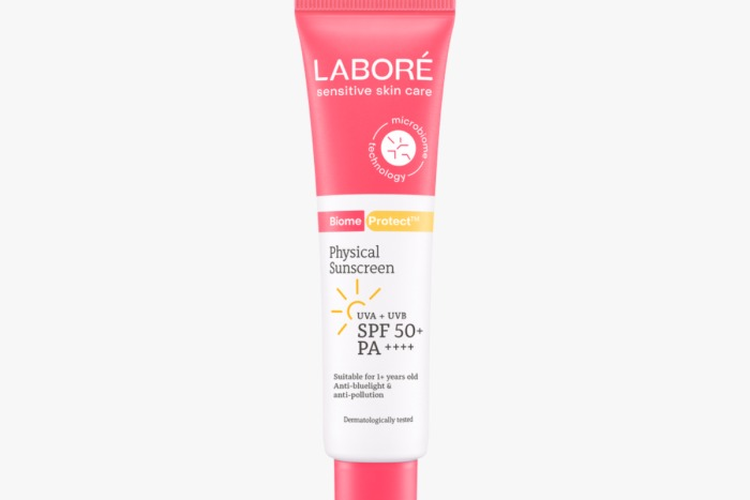 Berikut 7 rekomendasi sunscreen yang cocok untuk cuaca panas seperti sekarang. 