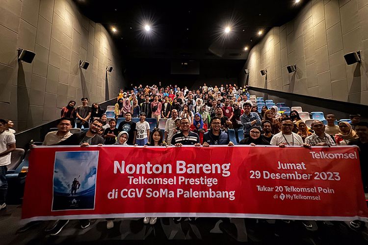 Kemeriahan acara nonton bareng film Aquaman bersama Telkomsel Prestige di CGV Social Market Palembang, Jumat (29/12/2023).