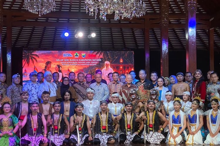 Pentas Ketoprak Beksan Silir Pesisir di TMII, Bupati Batang Ajak Warga Perantauan Lestarikan Budaya Daerah