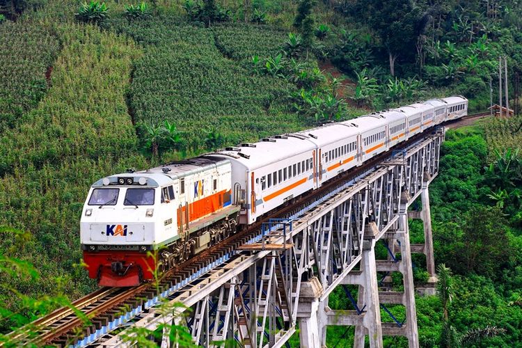 Ilustrasi kereta api. Jadwal kereta api Surabaya-Sidoarjo dari Stasiun Gubeng dan Stasiun Pasarturi secara urut sesuai waktu keberangkatan.