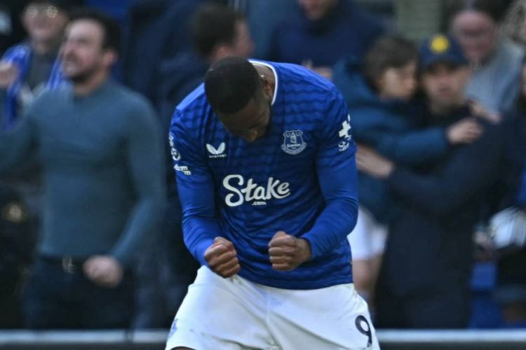 Penyerang Everton, Beto, merayakan gol ke gawang Liverpool. Hasil Liga Inggris Everton vs Liverpool di Stadion Hill Dickinson bergulir pada Minggu (19/4/2026).