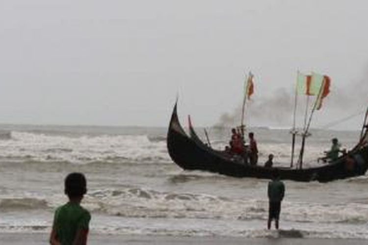Puluhan pengungsi Rohingnya hilang setelah kapal mereka tenggelam, Minggu (3/11/2013)