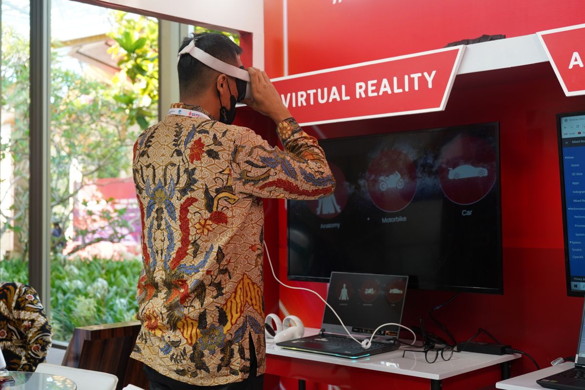 Telkomsel menghadirkan showcase 5G pada dua rangkaian kegiatan G20,  yaitu Digital Economy Working Group (DEWG) ke-4 dan Digital Economy Ministerial Meeting (DEMM) di Bali. Empat use case yang dihadirkan Telkomsel adalah Cloud Gaming, Augmented Reality (AR) Industry, Virtual Reality (VR), dan Artificial Intelligence (AI) Robot.