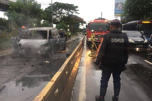 Minibus Terbakar di Jalur Transjakarta di Cawang, Diduga akibat Korsleting