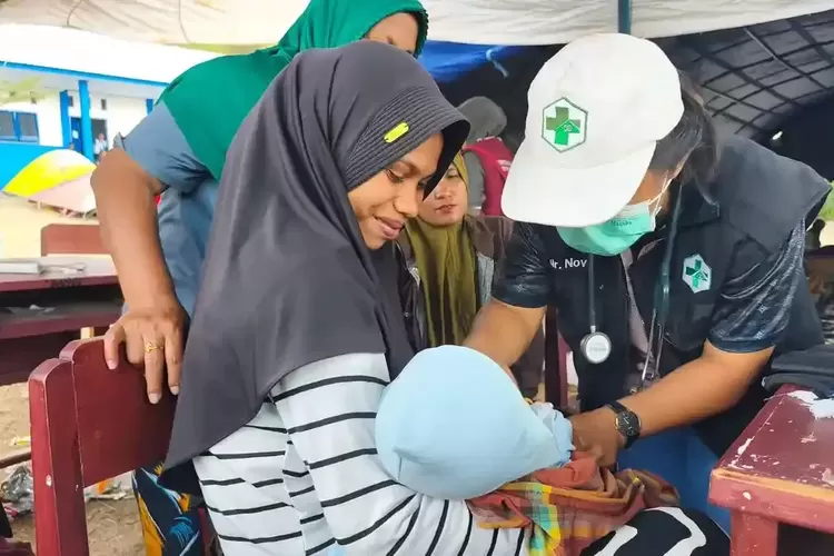 Kisah Dokter Novi di Garis Depan Gempa Flores, Tetap Obati Pengungsi meski Serba Terbatas