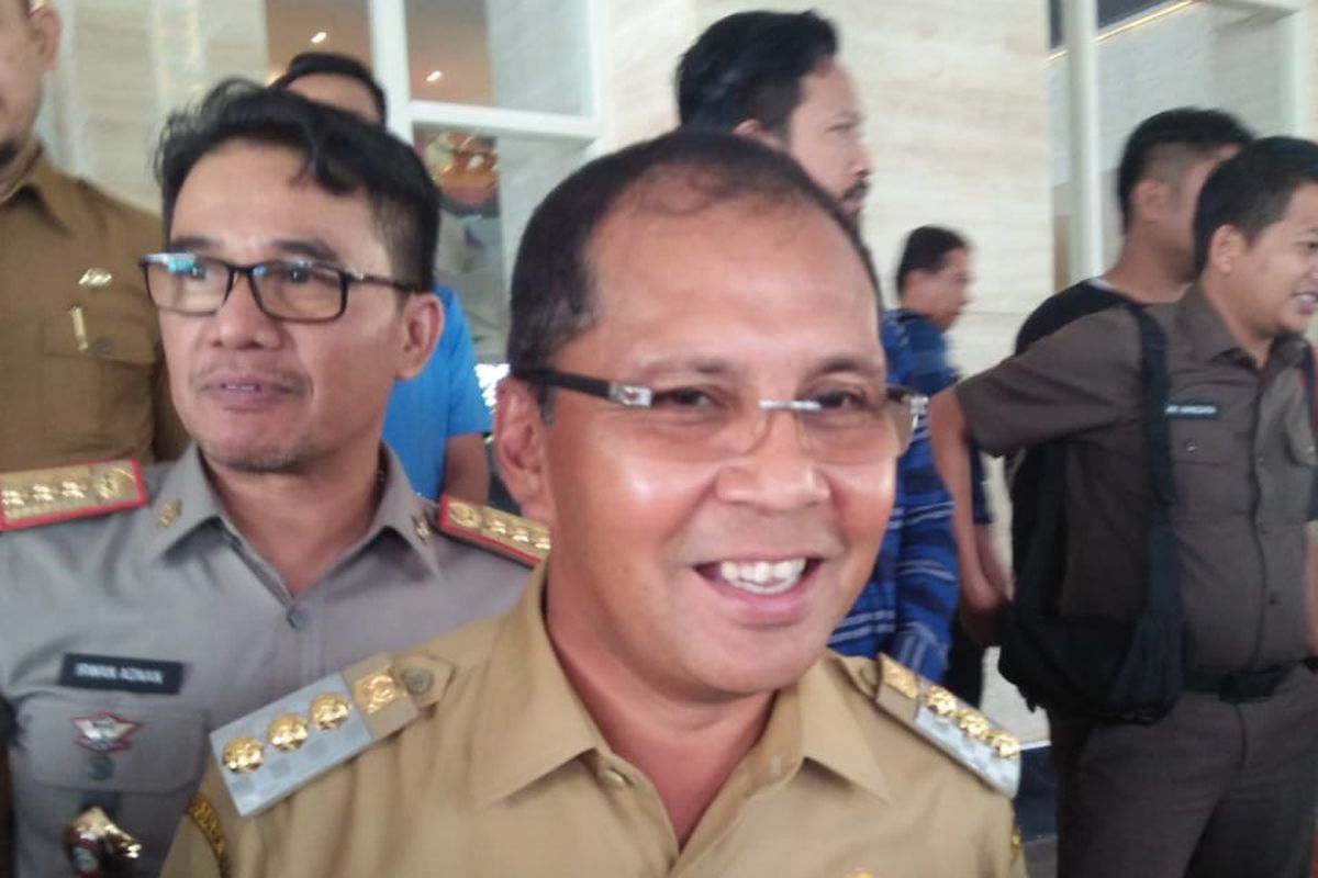Wali Kota Makassar Danny Pomanto menyerahkan data 700 persil lahan fasilitas umum (fasum) dan fasilitas sosial (fasos) di Kota Makassar kepada KPK