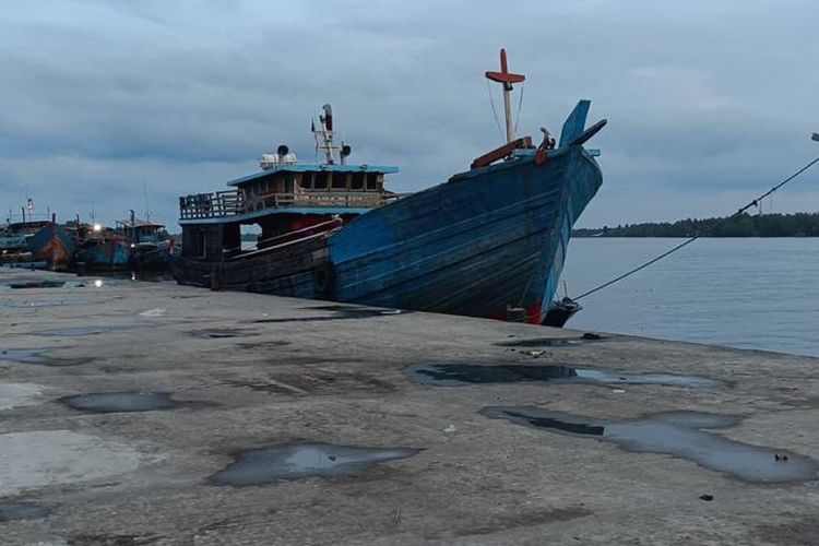 Penampakan Kapal KLM Arung Bahari 1 yang diperiksa Bea Cukai Teluk Nibung, lantaran ABK nya inisial HS kedapatan membawa sabu 5 kg