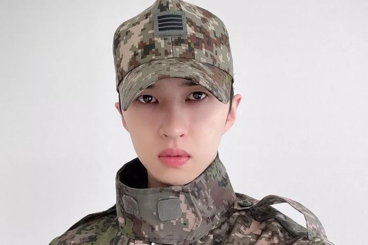 Member boy group VIXX, Ken, menyelesaikan wajib militernya per tanggal 6 Januari 2022.