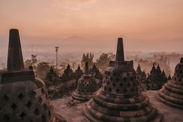 Stupa di puncak Candi Borobudur, Magelang, Jawa Tengah.