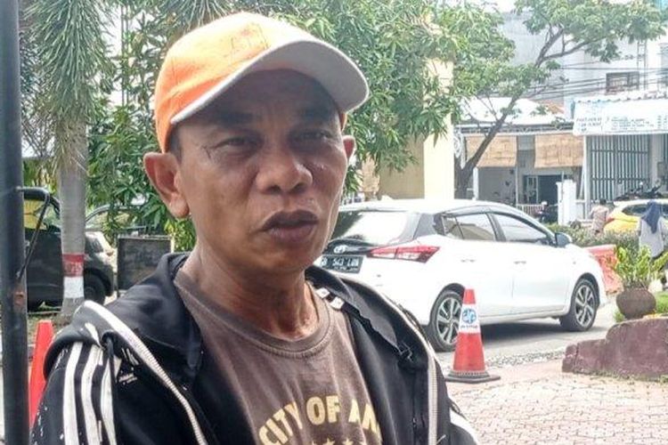 Abdul Rahim (49) saat ditemui di Polres Pinrang, Selasa, (21/12/2021). 

