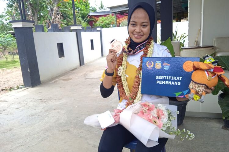 Selly Septiani (23) atlet karate Lampung yang meraih medali perunggu di PON Papua.