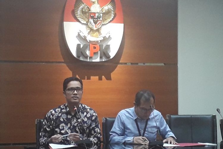 Juru Bicara KPk Febri Diansyah dan Wakil Ketua KPK Saut Situmorang dalam konferensi pers penetapan anggota BPK RI sebagai tersangka kasus SPAM, Rabu (25/9/2019).