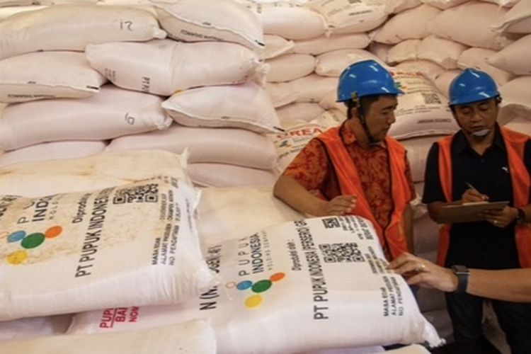 PT Pupuk Indonesia saat mengecek Gudang Lini III Jaribarang 1 Indramayu, Jawa Barat, Kamis (16/10/2025).