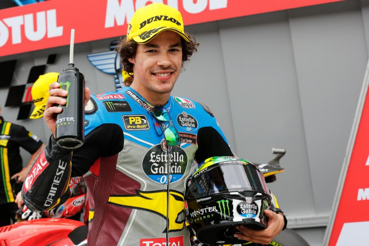 Pebalap EG 0,0 Marc VDS asal Italia, Franco Morbidelli, berpose setelah mencatat putaran tercepat pada sesi kualifikasi GP Belanda di Sirkuit Assen, Sabtu (24/6/2017).