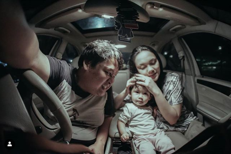 Artis peran Cecep Reza bersama istri dan anaknya. Cecep Reza yang dikenal melalui peran Bombom meninggal dunia karena serangan jantung, Selasa (19/11/2019).