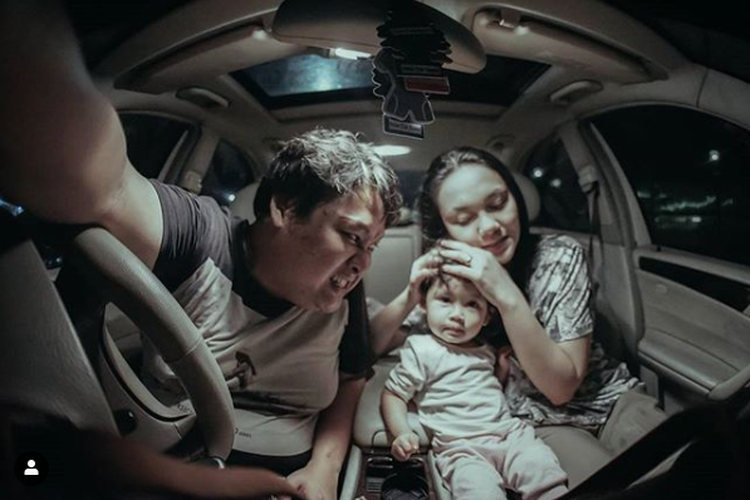 Artis peran <a href='https://jakarta.tribunnews.com/tag/cecep-reza' title='Cecep Reza'>Cecep Reza</a> bersama istri dan anaknya. <a href='https://jakarta.tribunnews.com/tag/cecep-reza' title='Cecep Reza'>Cecep Reza</a> yang dikenal melalui peran <a href='https://jakarta.tribunnews.com/tag/bombom' title='Bombom'>Bombom</a> meninggal dunia karena serangan jantung, Selasa (19/11/2019).