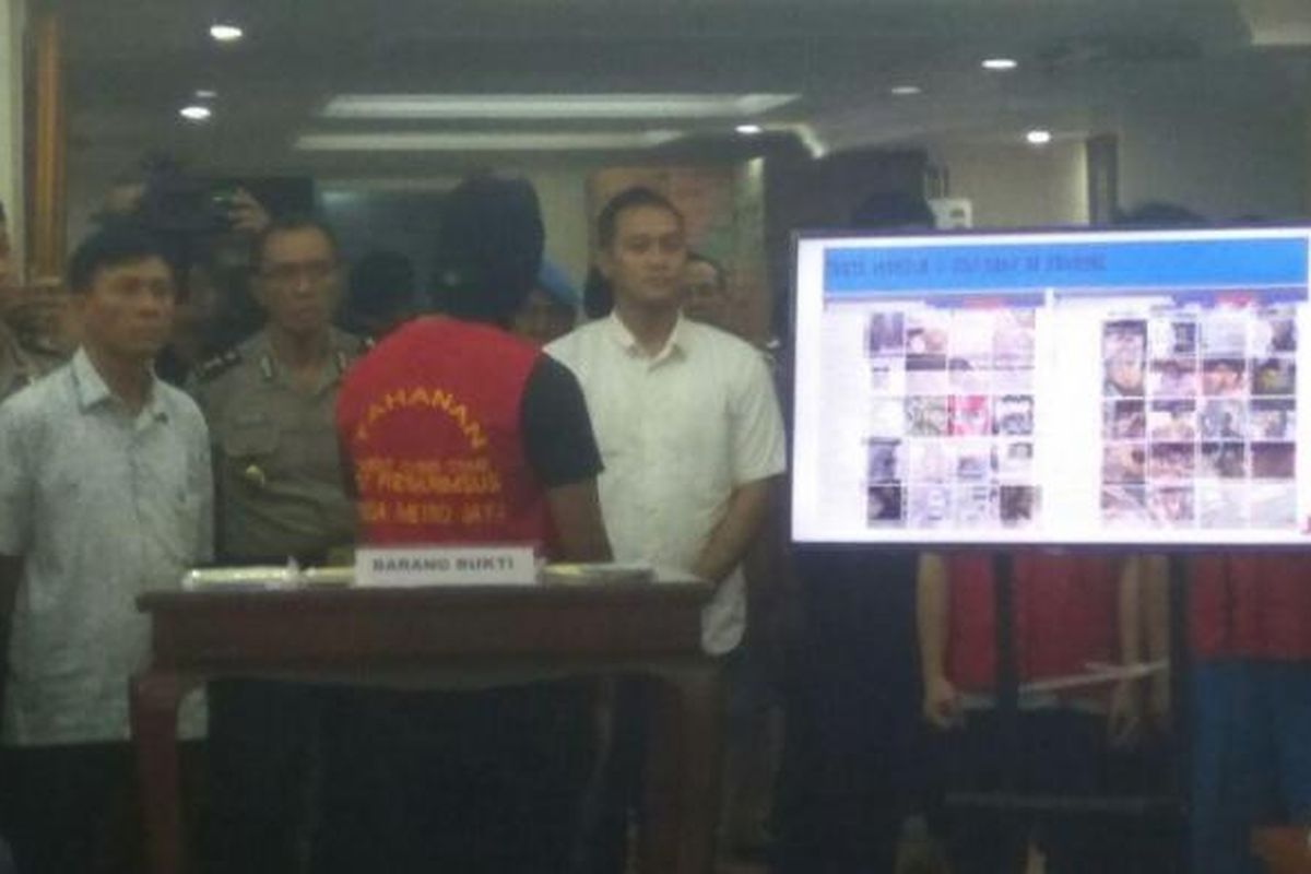 Rilis kasus pornografi anak di Facebook dengan empat orang tersangka yang ditangkap, di Mapolda Metro Jaya, Selasa (14/3/2017).