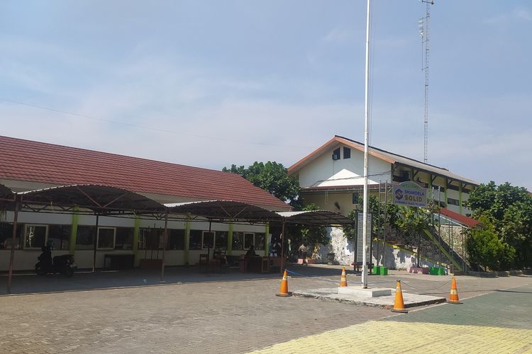Halaman sekolah SMA 8 Semarang di Kecamatan Ngaliyan, Kota Semarang, Jawa Tengah 