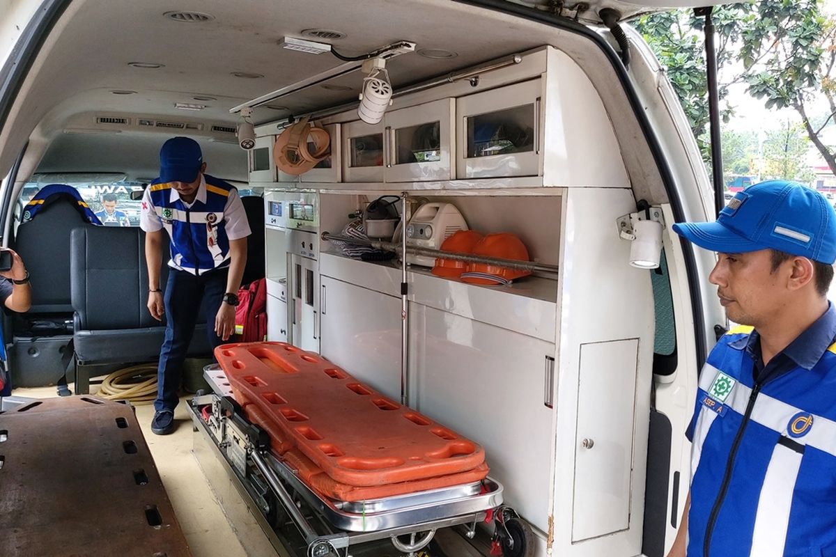 Ambulans atau lebih akrab disebut kuda oleh petugas Tol Jagorawi