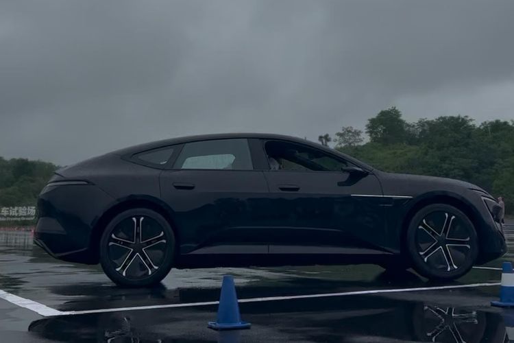 Mengenal Fitur Pendulum Parking pada Avatr 12