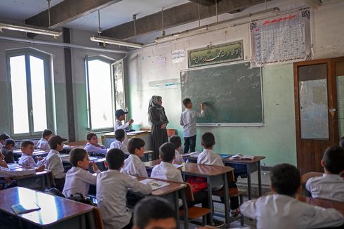 Sekolah di Afghanistan Dibuka Lagi Tanpa Murid Putri, Ini Kata Taliban