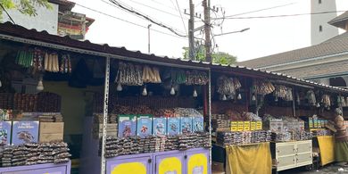 Ramadan Berkah di Ampel Surabaya, Pedagang Kurma Kebanjiran Pembeli hingga Stok 7 Ton Disiapkan