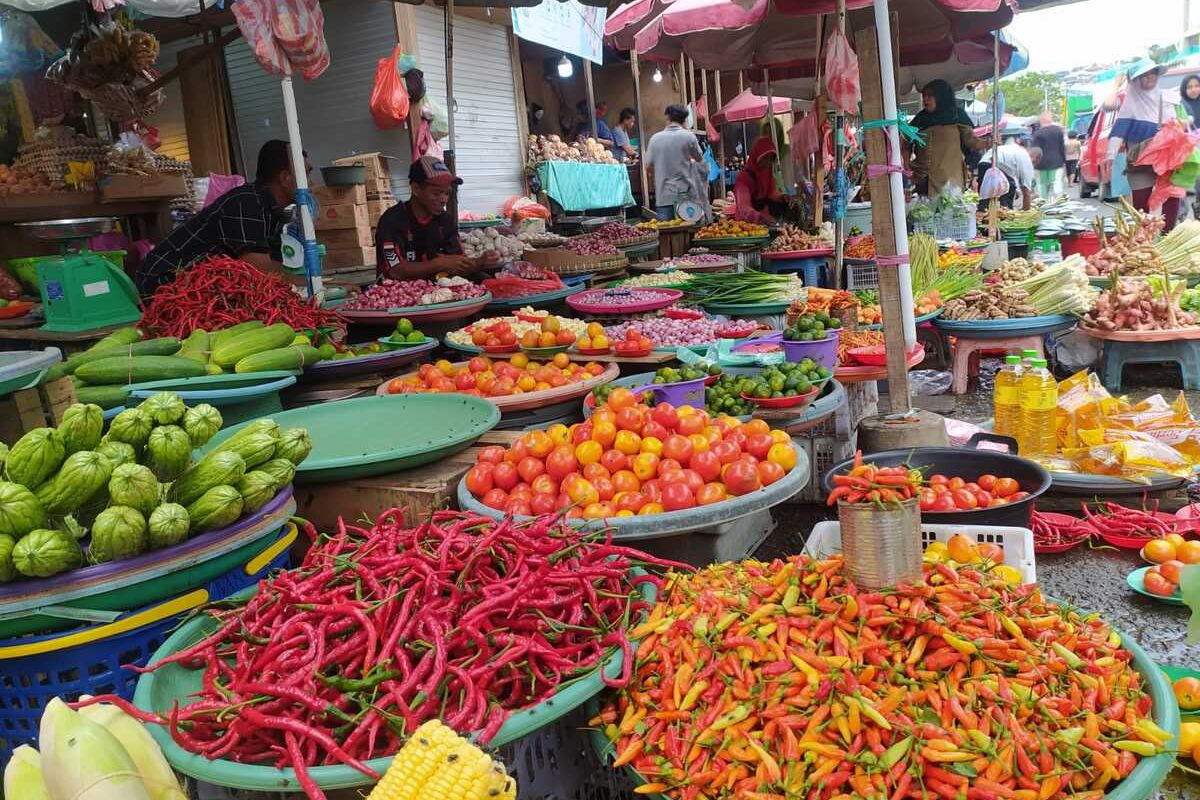 Harga cabai rawait yang dijual pedagang di Pasar Mardika Ambon mengalami kenaikan mencapai Rp 110.000 per kg, Kamis (29/12/2022)