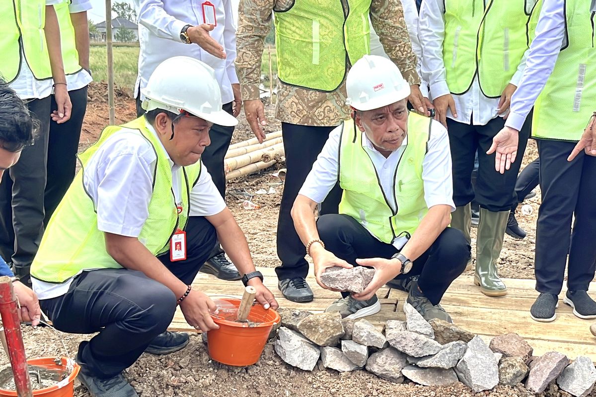 Wamensos Agus Jabo “Groundbreaking” Kampung Nelayan di Indramayu