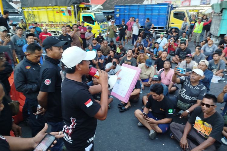 Macet di Pelabuhan Ketapang Bikin Biaya Makan Sopir Truk Naik 3 Kali Lipat