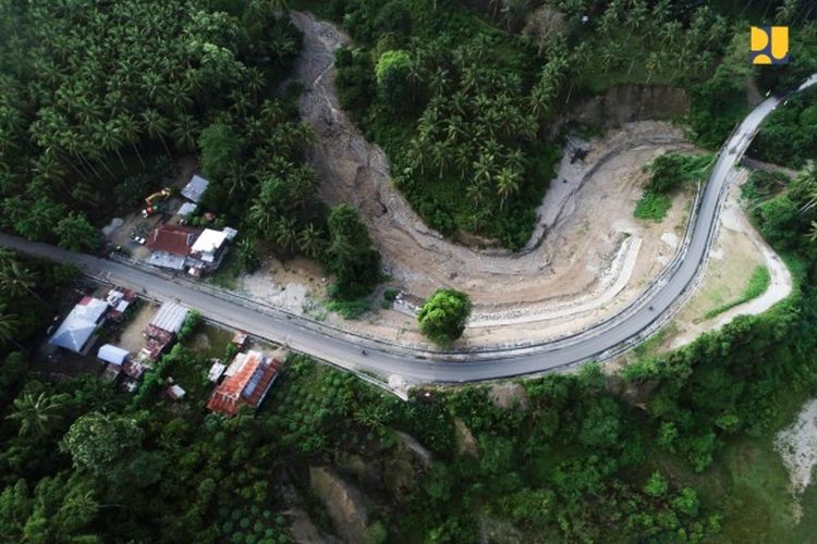Kementerian PUPR melalui Direktorat Jenderal Bina Marga tengah merehabilitasi dan merekonstruksi sejumlah ruas jalan dan jembatan di Sulawesi Tengah yang terdampak bencana gempa dan tsunami pada tahun 2018 lalu.