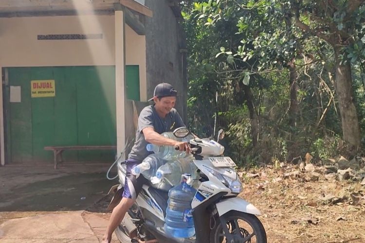 Kekeringan di Temanggung, Warga Desa Gentan Rela Tempuh 10 Km demi Air Bersih