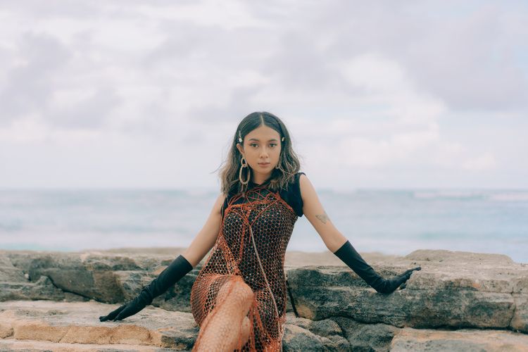 Penyanyi Rahmania Astrini mencoba mengeksplorasi vibe baru dalam singel terbarunya yang berjudul Butterfly.