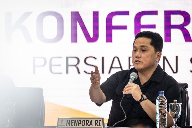 Menpora Erick Thohir memberikan keterangan saat konferensi pers persiapan SEA Games 2025 di Kantor Kemenpora, Jakarta, Kamis (16/10/2025). Menpora Erick Thohir mengumumkan penambahan anggaran kontingen Indonesia untuk SEA Games 2025 Thailand, dari sebelumnya Rp10 miliar menjadi sekitar Rp60 miliar dan akan mengirimkan 700 hingga 800 atlet untuk berlaga pada ajang olahraga dua tahunan itu. ANTARA FOTO/Bayu Pratama S/bar