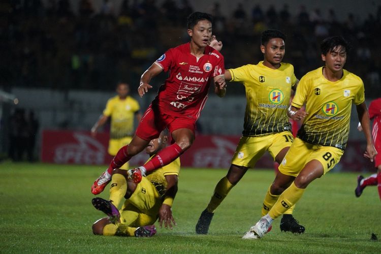 Aksi Ilham Rio Fahmi dalam laga Barito Putera vs Persija Jakarta pada pekan kesembilan Liga 1 2022-2023 di Stadion Demang Lehman, Kota Banjarbaru, Minggu (11/9/2022) malam WIB.