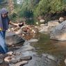 2 Bulan Dilanda Kekeringan, Warga Cianjur Harus MCK Pakai Air Sungai