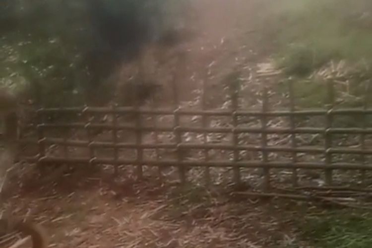 Warga Gowa Tutup Akses Jalan Desa Selama Setahun, Proyek Pengaspalan Terhenti