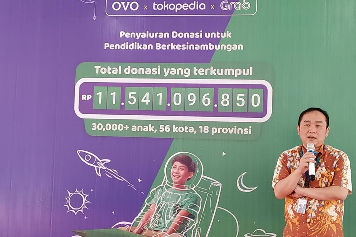 Direktur PT Visionet Internasional (OVO) Harianto Gunawan menyampaikan sambutan ketika menyerahkan donasi secara simbolis kepada penerima di Rumah Yatim kawasan Kemang, Jakarta Selatan, Selasa (6/8/2019).