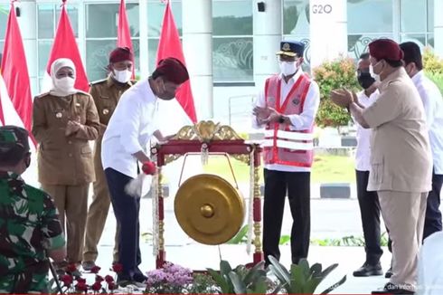 Resmikan Bandara Trunojoyo, Jokowi Minta Menhub Segera Buka Penerbangan Jakarta-Sumenep