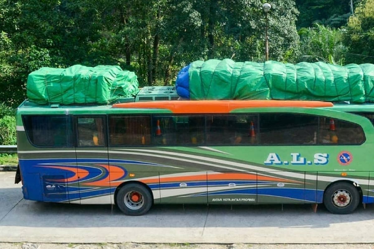 Bus buka kap mesin