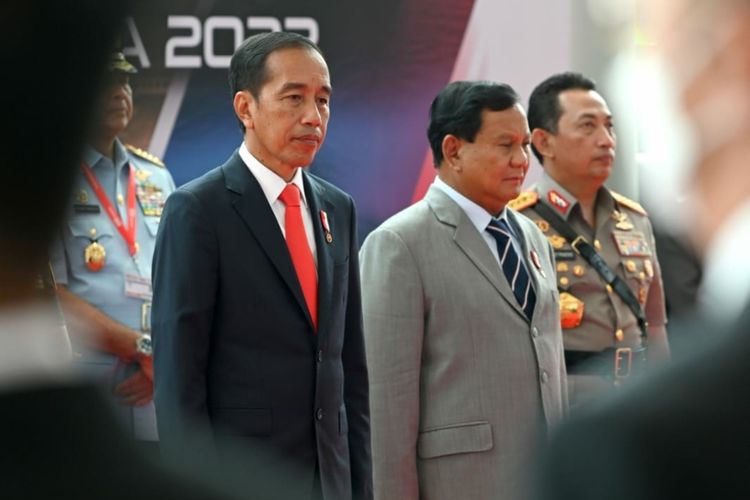 Indonesia's President Joko Widodo (left), accompanied by Defense Minister Prabowo Subianto (center) and National Police Chief General Listyo Sigit Prabowo (right) during the opening of the Indo Defence 2022 Forum and Expo on Wednesday, Nov. 2 at JIExpo in Kemayoran, Jakarta. 