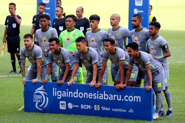 Pemain Persebaya Surabaya saat pekan ke-13 Liga 1 2022-2023 melawan Persib Bandung yang berakhir dengan skor 2-1 di Stadion Jatidiri Semarang, Sabtu (10/12/2022) sore.