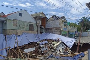 3 Bangunan di Semarang Roboh Imbas Longsoran Tanah, 2 Orang Sempat Tertimbun