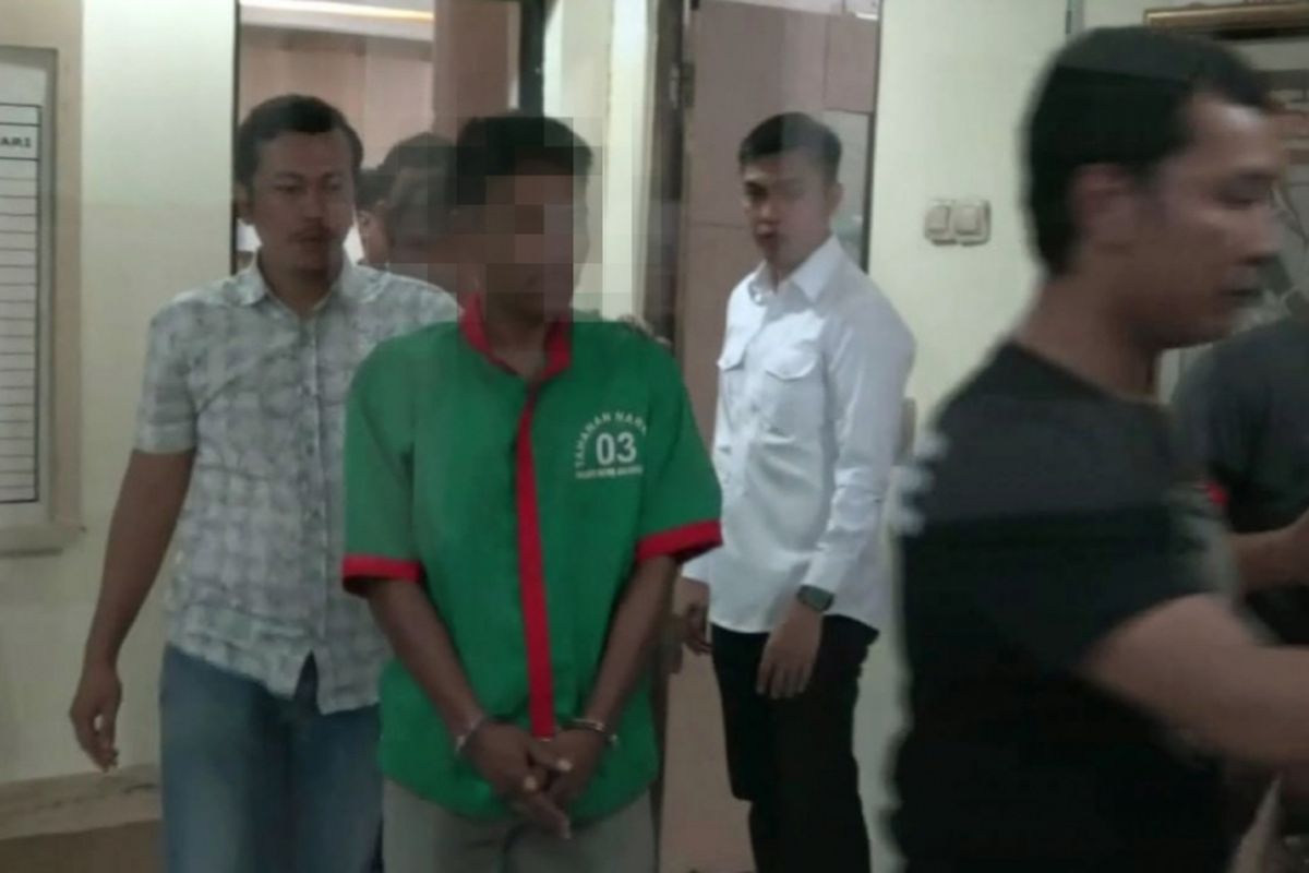 Anggota DPRD Sumba Barat Daya, Nusa Tengga Timur, Oktavianus Holo (46) resmi ditahan pada Rabu (26/9/2018) malam oleh Polres Metro Jakarta Barat.
