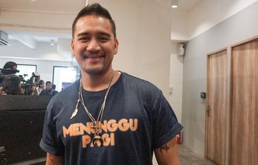Artis peran Mario Lawalata dalam jumpa pers peluncuran poster dan trailer film Menunggu Pagi di Qubicle Senopati, Kebayoran Baru, Jakarta Selatan, Selasa (14/8/2018).