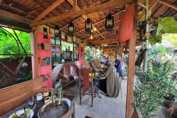Kafe Jameun Kupi di di Desa Cot Bada Baroh, Kecamatan Peusangan, Kabupaten Bireuen, Sabtu (17/4/2021).
