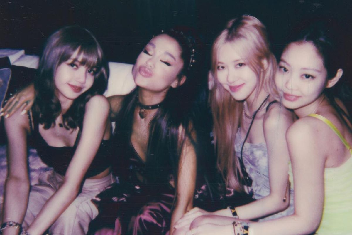 Ariana Grande dan para member BLACKPINK.