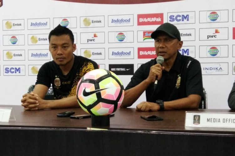 Pelatih Sriwijaya FC Rahmad Darmawan saat memberikan komentar usai pertandingan kontra PSMS Medan di Stadion Gelora Bandung Lautan Api (GBLA), Jumat (26/1/2018).