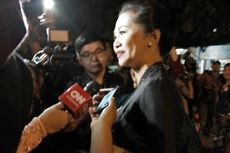 Berbusana Khas Solo,  Ayu Diah Pasha Hadiri Midodareni Putri Jokowi